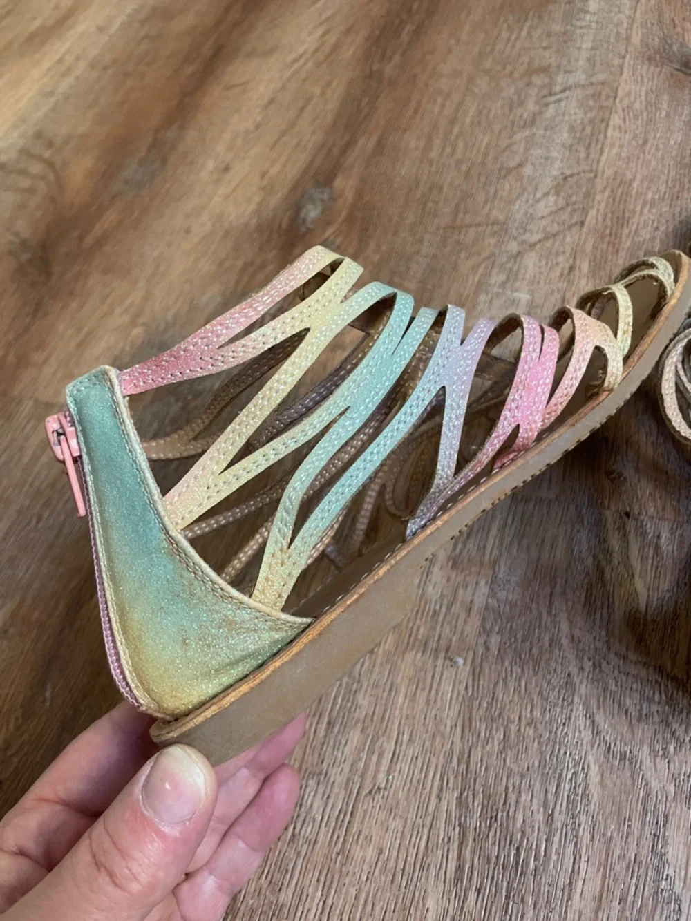 V Girls Rainbow Ombre Glitter Gladiator Sandals Strappy Back Zip Flat Size 4